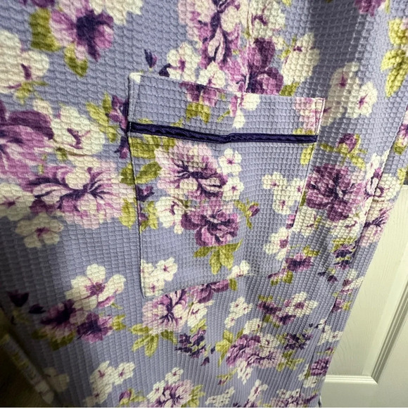 Size large Charter Club waffle bathrobe, attached belt - Picture 7 of 11